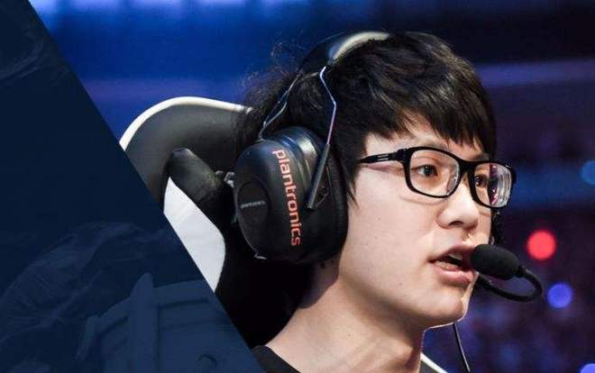 地堡门前默 地堡门前默